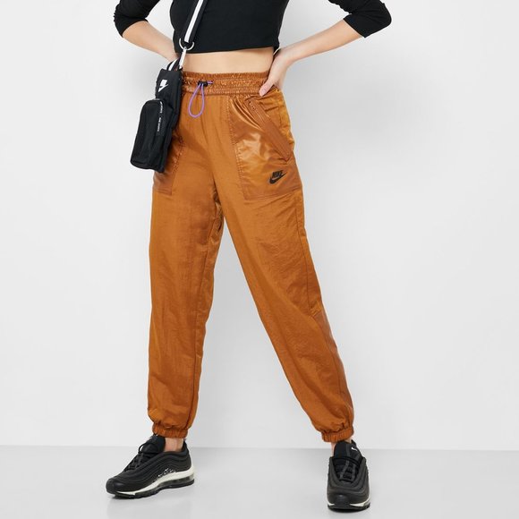 Nike Sportswear Women's Cargo Pants - Picture 2 of 8